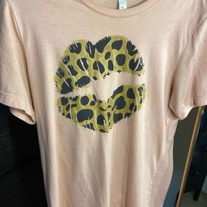 Leapord lips tshirt
